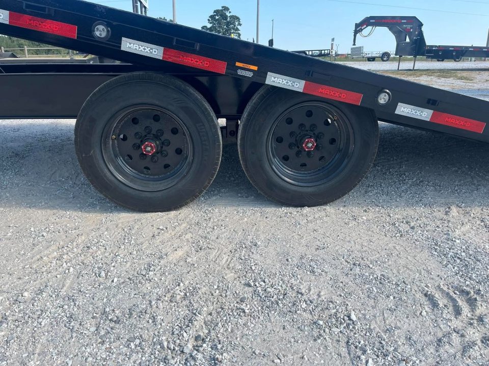 New 2027 MAXX-D 102X22 TANDEM 17.5K FULL TILT W/ WINCH PLATE & WIRELESS REMOTE Tilt Trailer