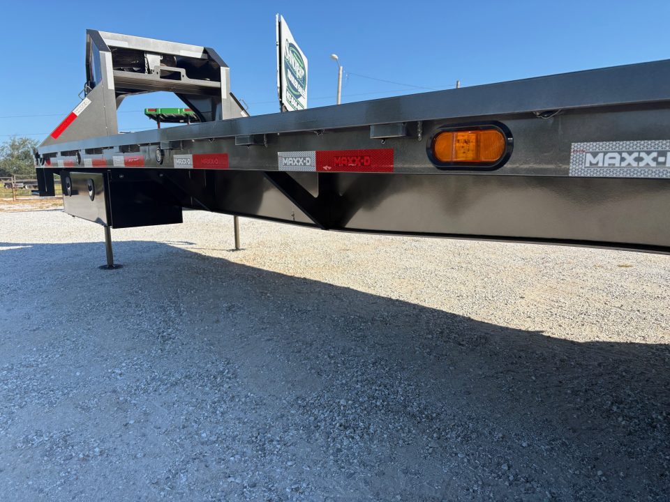 New 2027 MAXX-D 102X30 25K GOOSENECK W / MAX RAMPS & HYDRO JACKS