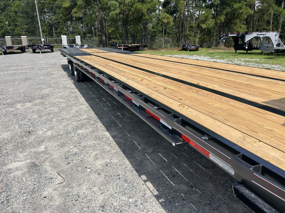 New 2027 Diamond C FMAX212 40' (28ft Deck + 12ft Dove ) Hydraulic Dovetail, 12K Axles, 17.5 Tires, 4-Tool-Boxes, Winch Rail , Disc Brakes & MORE !!