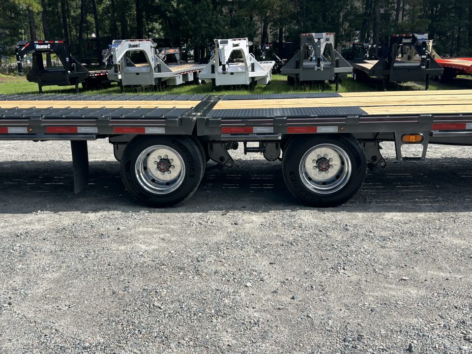 New 2027 Diamond C FMAX212 40' (28ft Deck + 12ft Dove ) Hydraulic Dovetail, 12K Axles, 17.5 Tires, 4-Tool-Boxes, Winch Rail , Disc Brakes & MORE !!