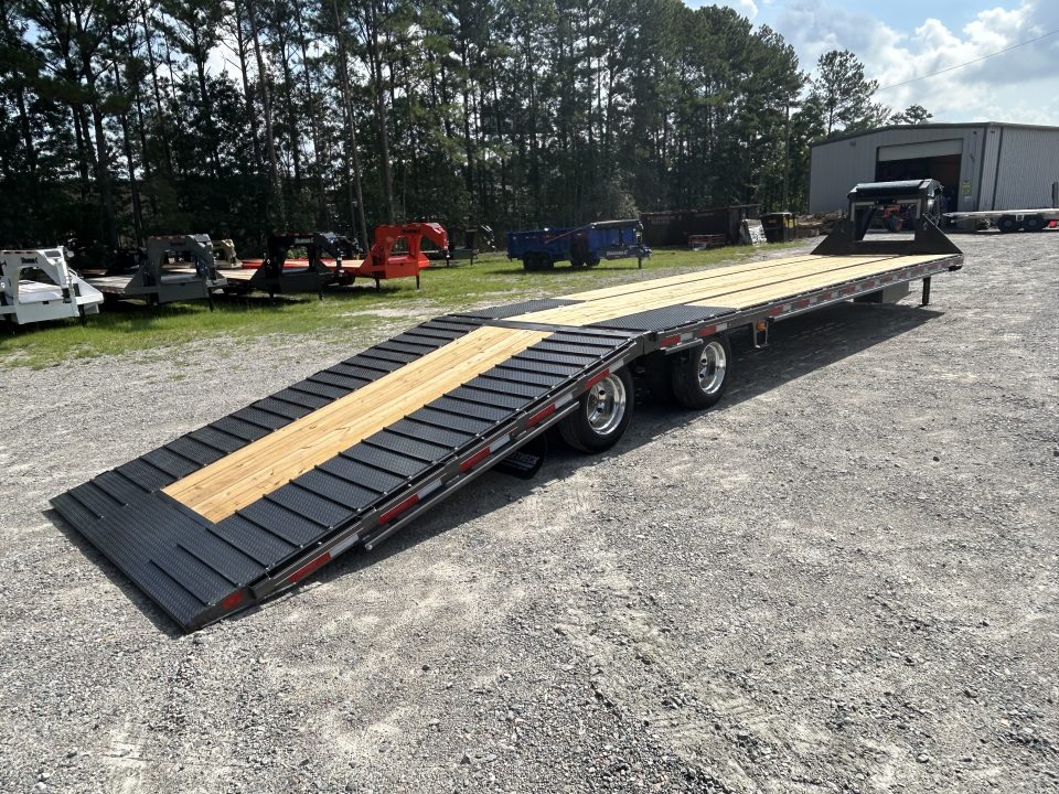 New 2027 Diamond C FMAX212 40' (28ft Deck + 12ft Dove ) Hydraulic Dovetail, 12K Axles, 17.5 Tires, 4-Tool-Boxes, Winch Rail , Disc Brakes & MORE !!