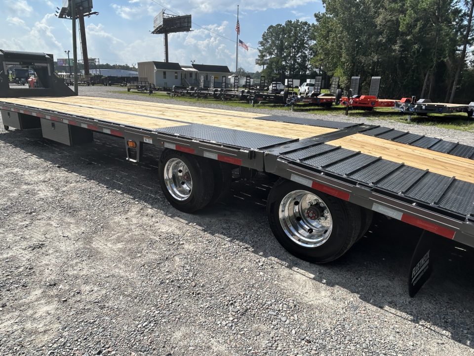 New 2027 Diamond C FMAX212 40' (28ft Deck + 12ft Dove ) Hydraulic Dovetail, 12K Axles, 17.5 Tires, 4-Tool-Boxes, Winch Rail , Disc Brakes & MORE !!