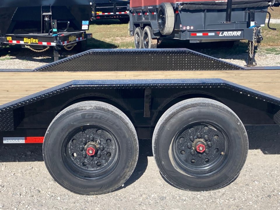 New 2027 MAXX-D 102x28 TANDEM 18K GN TILT W/ HYDROJACKS, DRIVE OVER FENDERS & WIRELESS REMOTE Tilt Trailer