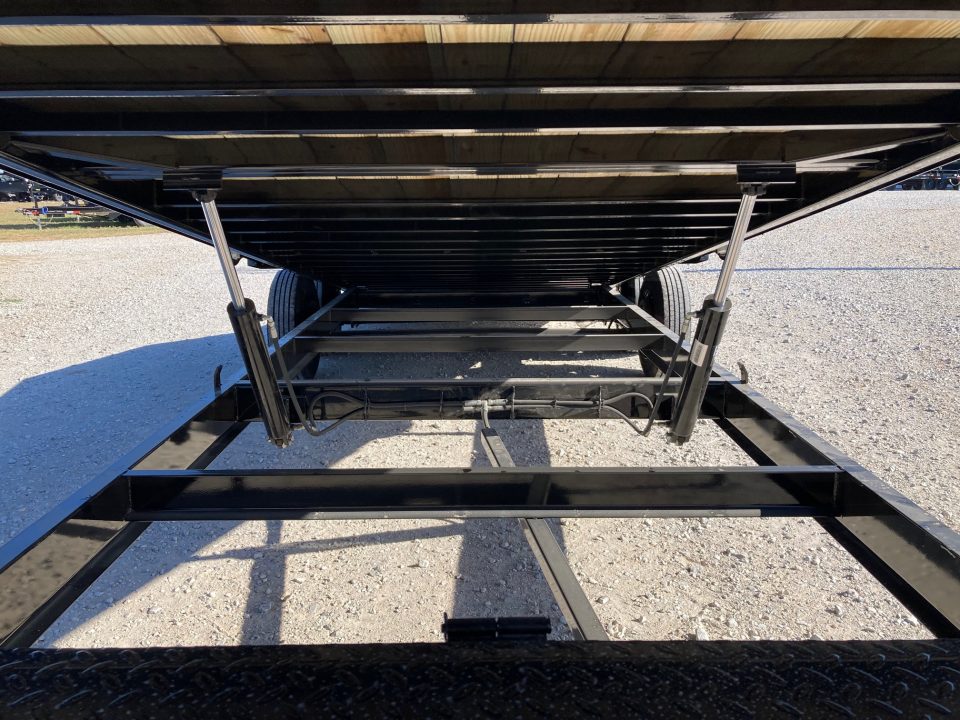 New 2027 MAXX-D 102x28 TANDEM 18K GN TILT W/ HYDROJACKS, DRIVE OVER FENDERS & WIRELESS REMOTE Tilt Trailer