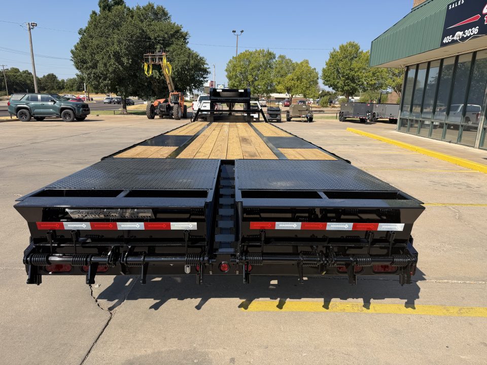 New #038625 2027 DIAMOND T DTF 30 X 102 DUAL TANDEM 20K GOOSENECK W/ MAXX RAMPS