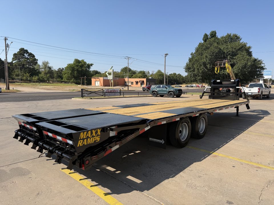 New #038625 2027 DIAMOND T DTF 30 X 102 DUAL TANDEM 20K GOOSENECK W/ MAXX RAMPS