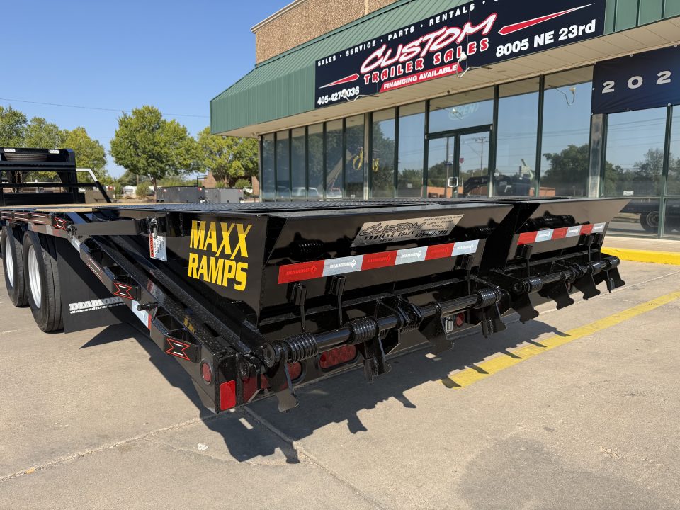 New #038625 2027 DIAMOND T DTF 30 X 102 DUAL TANDEM 20K GOOSENECK W/ MAXX RAMPS