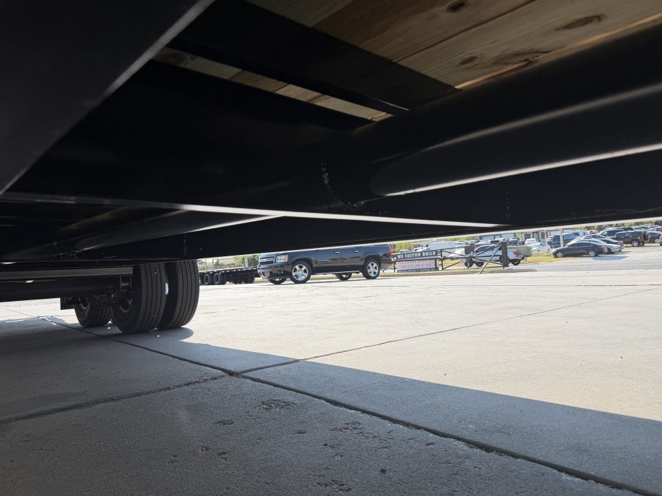 New #038625 2027 DIAMOND T DTF 30 X 102 DUAL TANDEM 20K GOOSENECK W/ MAXX RAMPS