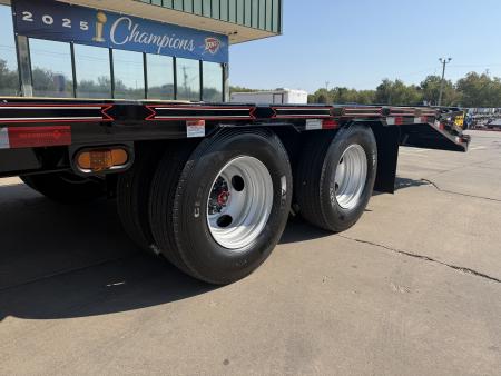 New #038625 2027 DIAMOND T DTF 30 X 102 DUAL TANDEM 20K GOOSENECK W/ MAXX RAMPS