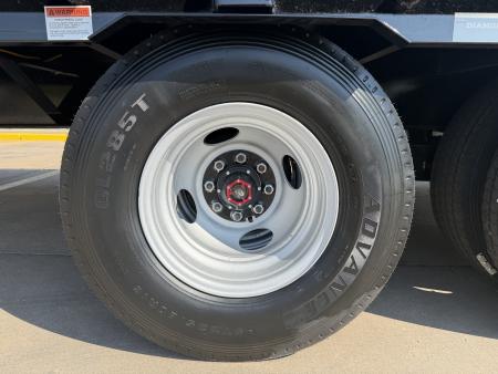 New #038625 2027 DIAMOND T DTF 30 X 102 DUAL TANDEM 20K GOOSENECK W/ MAXX RAMPS