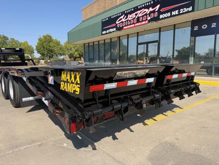 New #038625 2027 DIAMOND T DTF 30 X 102 DUAL TANDEM 20K GOOSENECK W/ MAXX RAMPS