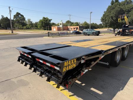 New #038625 2027 DIAMOND T DTF 30 X 102 DUAL TANDEM 20K GOOSENECK W/ MAXX RAMPS