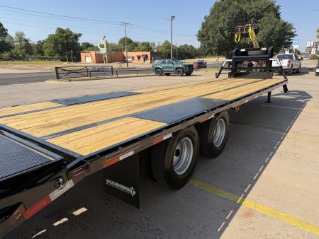 New #038625 2027 DIAMOND T DTF 30 X 102 DUAL TANDEM 20K GOOSENECK W/ MAXX RAMPS