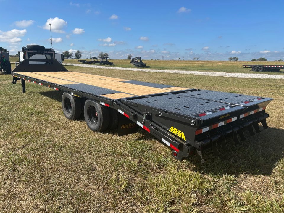 New 2027 Big Tex 102x30 Tandem 25.9K GN Flatbed w/ Mega Ramps, 2-Speed Jacks, & Load Lights