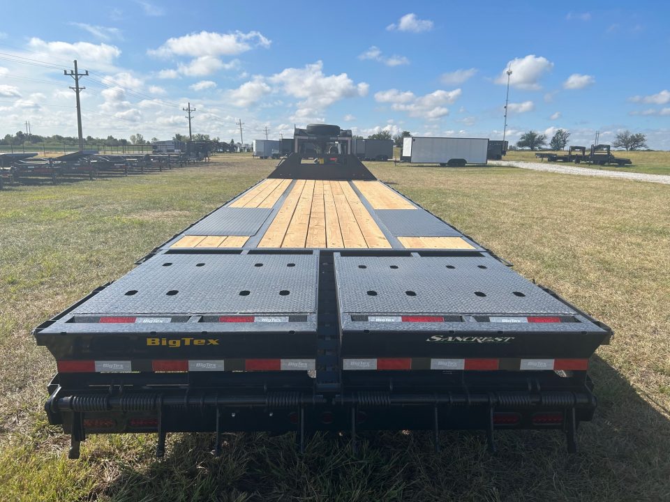 New 2027 Big Tex 102x30 Tandem 25.9K GN Flatbed w/ Mega Ramps, 2-Speed Jacks, & Load Lights