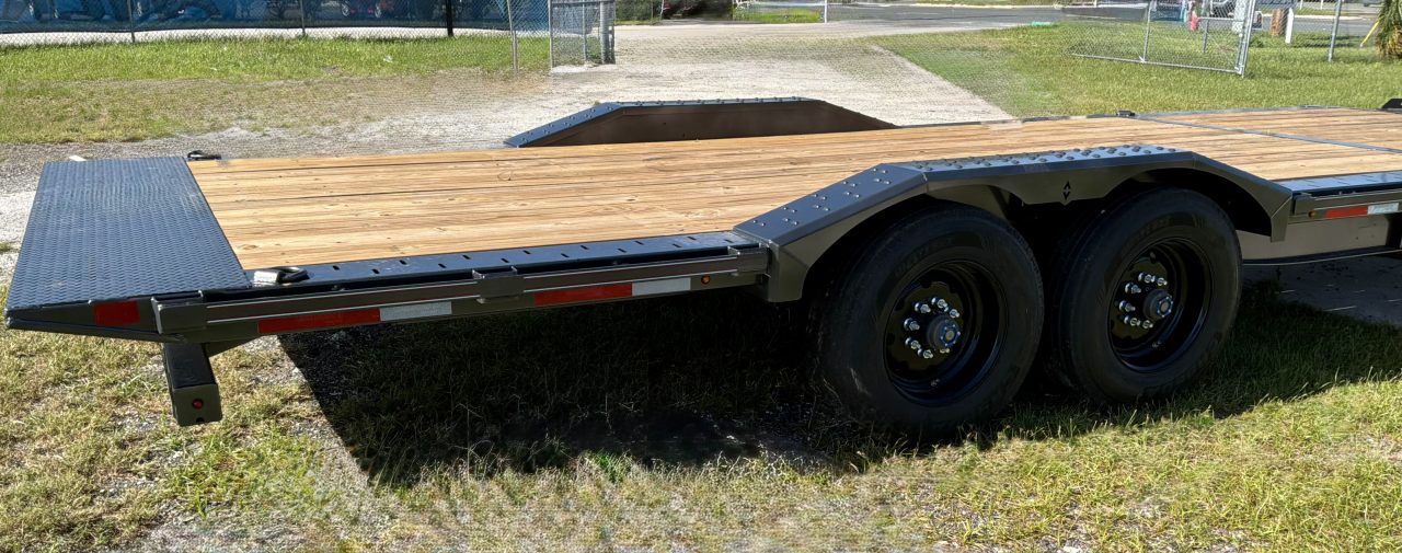 New 2027 Diamond C HXD210 DRIVE OVER FENDER TILT TRAILER 102”X24 , 15K 2 SPEED JACK