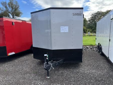 New 2027 Cargo Express 8.5X18-10K * RAMP DOOR * 16 INCH V-NOSE * 36 INCH SIDE DOOR * 7FT INTERIOR HEIGHT *KE-DXC10218-100 EX DLX Cargo / Enclosed Trailer