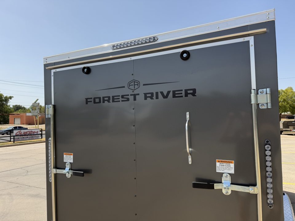 New #098218 2027 FOREST RIVER SA 6 X 12 SINGLE AXLE 3K ENCLOSED W/ REAR RAMP DOOR