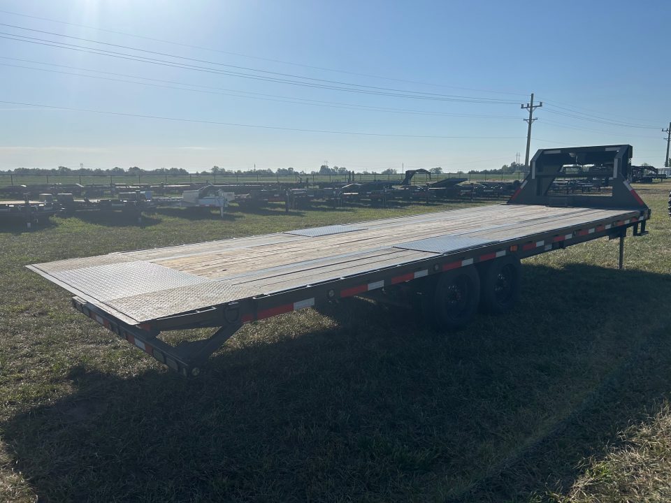 Used 2026 MAXX-D 102x26 Tandem 11.5K GN Deckover Power Tilt w/ Hydraulic Jacks & EOH Brakes