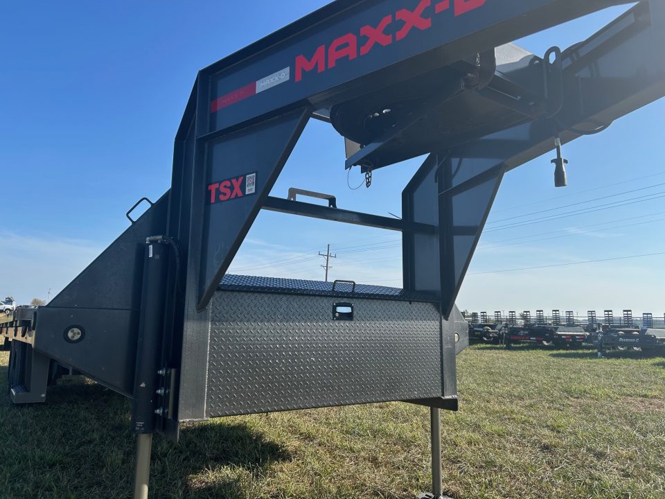 Used 2026 MAXX-D 102x26 Tandem 11.5K GN Deckover Power Tilt w/ Hydraulic Jacks & EOH Brakes