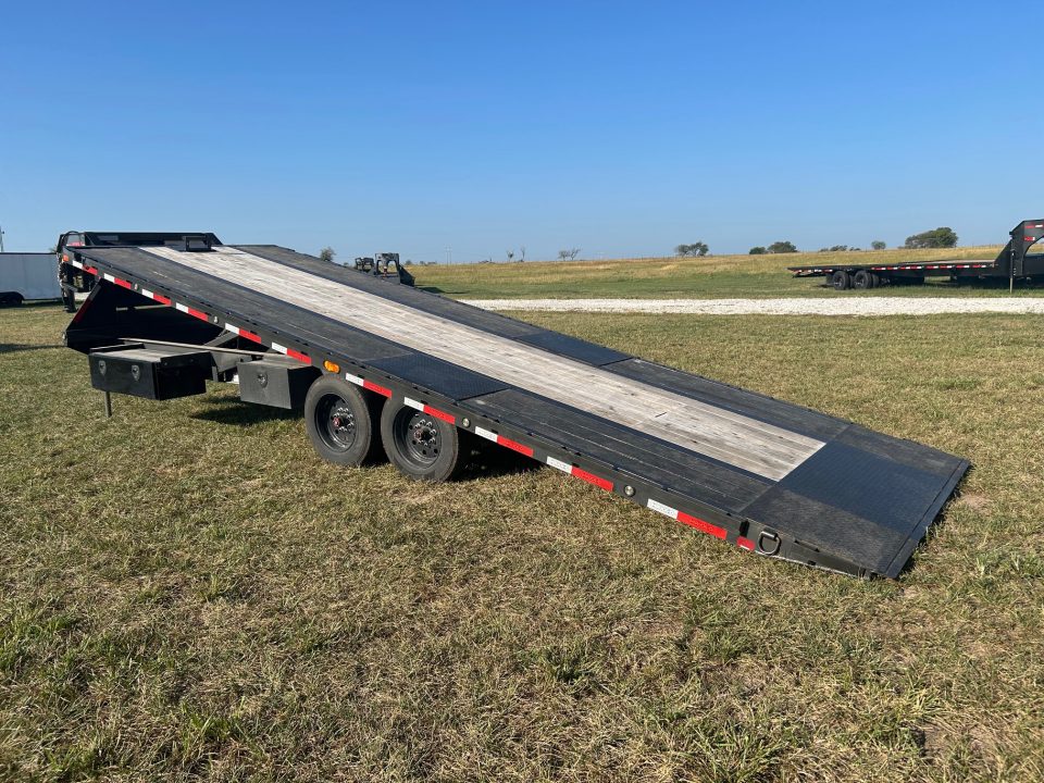 Used 2026 MAXX-D 102x26 Tandem 11.5K GN Deckover Power Tilt w/ Hydraulic Jacks & EOH Brakes