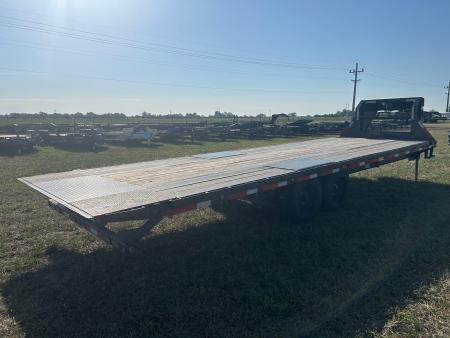 Used 2026 MAXX-D 102x26 Tandem 11.5K GN Deckover Power Tilt w/ Hydraulic Jacks & EOH Brakes