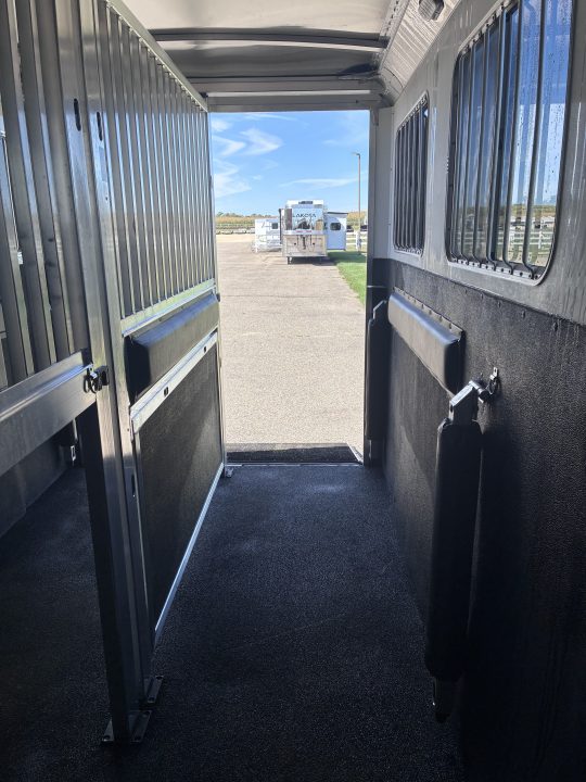 Used 2017 4-Star Trailers 4H Head to Head Horse Trailer