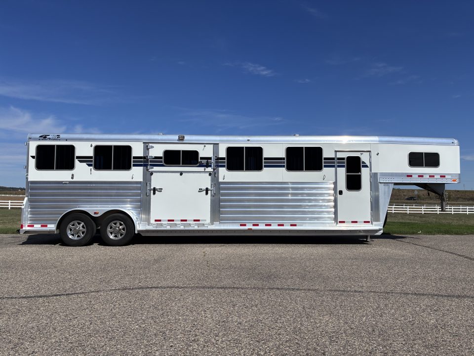 Used 2017 4-Star Trailers 4H Head to Head Horse Trailer