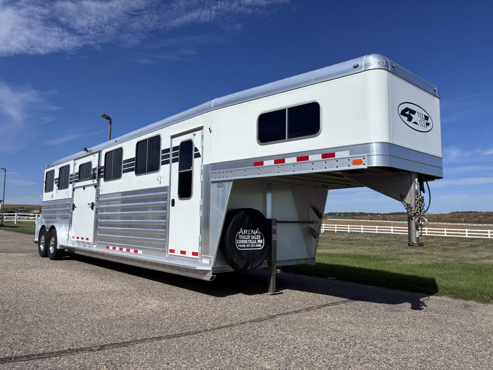 Used 2017 4-Star Trailers 4H Head to Head Horse Trailer