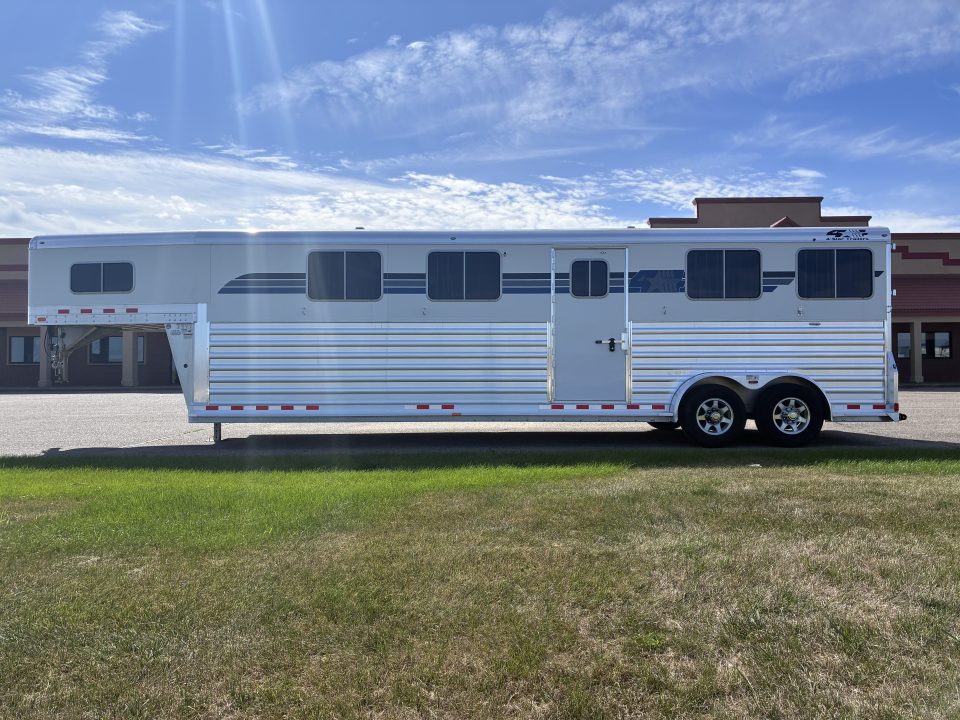 Used 2017 4-Star Trailers 4H Head to Head Horse Trailer