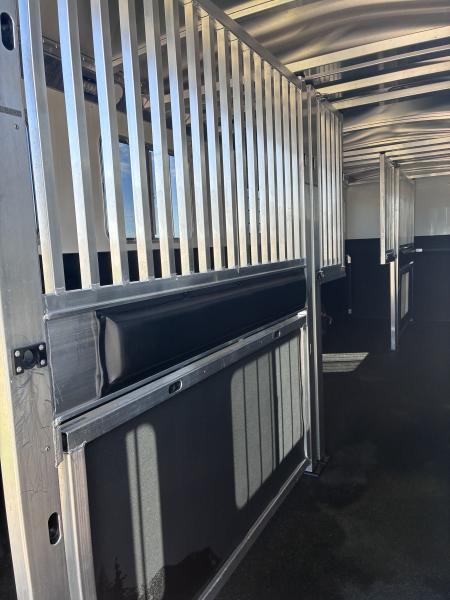 Used 2017 4-Star Trailers 4H Head to Head Horse Trailer