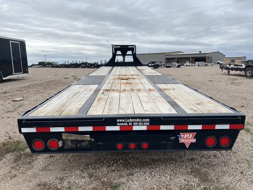 Used 2020 PJ Trailers 28' Gooseneck 12k's Flatbed Trailer