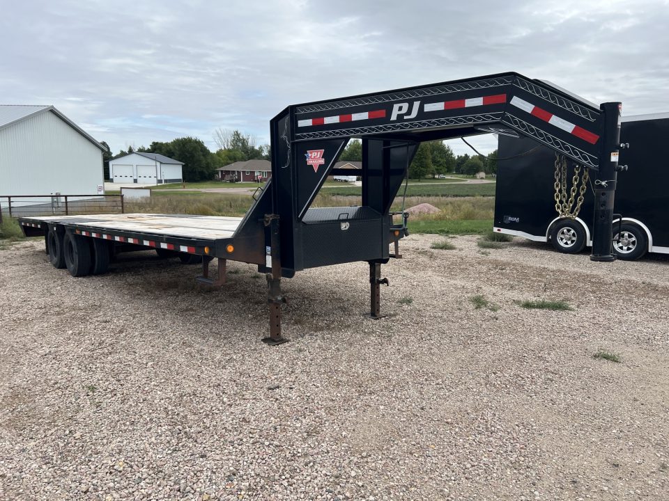 Used 2020 PJ Trailers 28' Gooseneck 12k's Flatbed Trailer