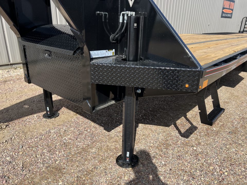 New 2027 Diamond C Trailers 35' FMAX212HDT Gooseneck Hydraulic Tail Flatbed Trailer