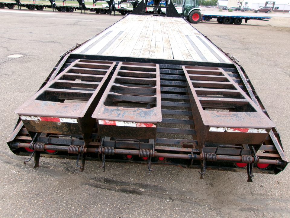 Used 2004 Load Trail Gooseneck 32' Flatbed Trailer