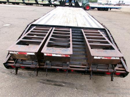 Used 2004 Load Trail Gooseneck 32' Flatbed Trailer