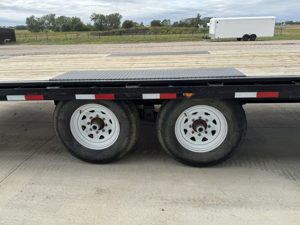 Used 2012 PJ Trailers T8222 Equipment Trailer