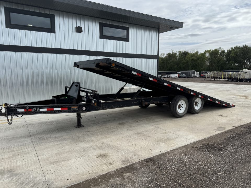 Used 2012 PJ Trailers T8222 Equipment Trailer