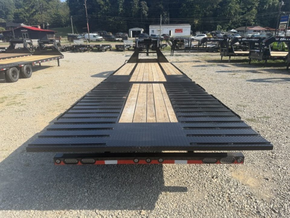 New Load Trail Gooseneck 102x32 Hydraulic Dovetail 24K Black W/ Raised Neck, Pipe Bridge, 17.5/16P & 12' Tail W/ Cleats