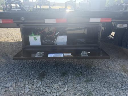 New Load Trail Gooseneck 102x32 Hydraulic Dovetail 24K Black W/ Raised Neck, Pipe Bridge, 17.5/16P & 12' Tail W/ Cleats