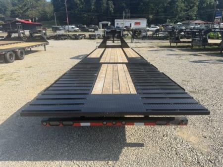 New Load Trail Gooseneck 102x32 Hydraulic Dovetail 24K Black W/ Raised Neck, Pipe Bridge, 17.5/16P & 12' Tail W/ Cleats
