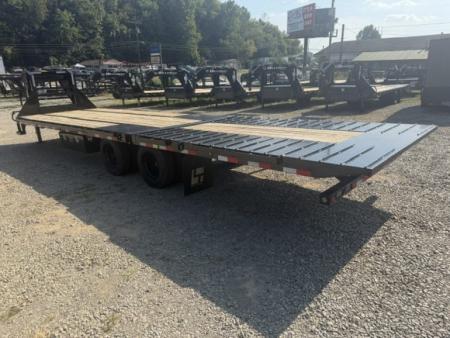 New Load Trail Gooseneck 102x32 Hydraulic Dovetail 24K Black W/ Raised Neck, Pipe Bridge, 17.5/16P & 12' Tail W/ Cleats