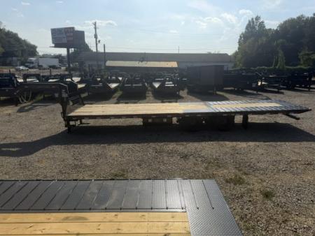 New Load Trail Gooseneck 102x32 Hydraulic Dovetail 24K Black W/ Raised Neck, Pipe Bridge, 17.5/16P & 12' Tail W/ Cleats