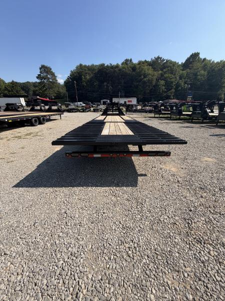 New Load Trail Gooseneck 102x32 Hydraulic Dovetail 24K Black W/ Raised Neck, Pipe Bridge, 17.5/16P & 12' Tail W/ Cleats