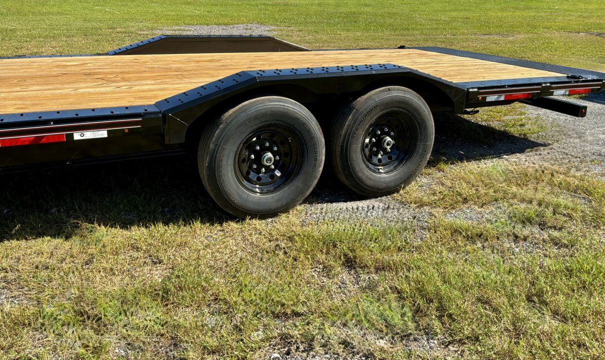 New 2027 Diamond C HXD MAX WIDTH HYDRAULIC TILT TRAILER; 15K SIMOL 2-SPEED JACK; 4’ STATIONARY DECK 18’ TILT BED; 14PLY TIRES