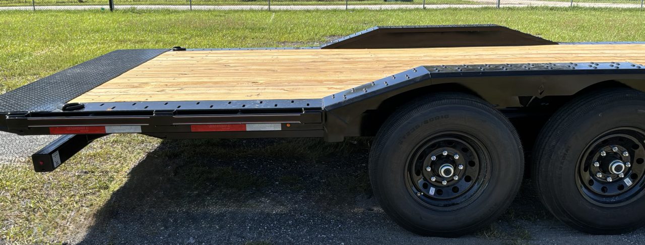 New 2027 Diamond C HXD MAX WIDTH HYDRAULIC TILT TRAILER; 15K SIMOL 2-SPEED JACK; 4’ STATIONARY DECK 18’ TILT BED; 14PLY TIRES
