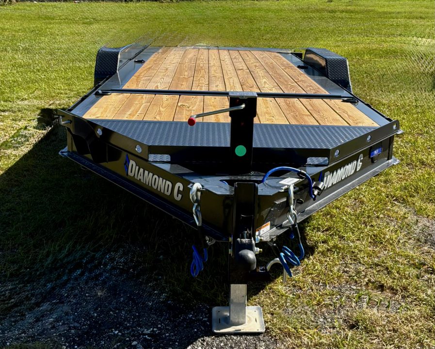 New 2027 DIAMOND C HDT207 TILT TRAILER; 7K STRAIGHT AXLE; ELECTRIC DRUM BRAKES; GRAVITY TILT; 15K SIMOL 2 SPEED JACK; 14 PLY TIRES