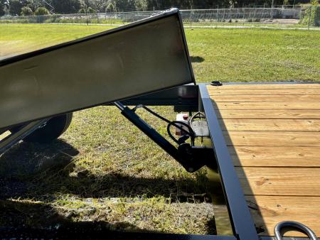 New 2027 DIAMOND C HDT207 TILT TRAILER; 7K STRAIGHT AXLE; ELECTRIC DRUM BRAKES; GRAVITY TILT; 15K SIMOL 2 SPEED JACK; 14 PLY TIRES