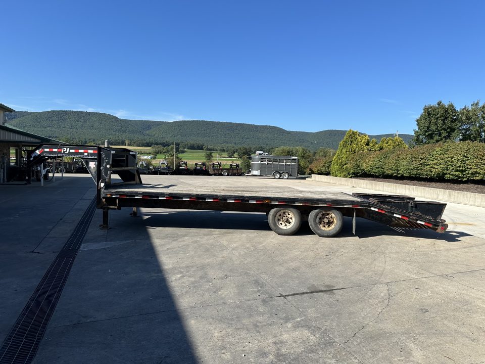 Used 2019 PJ Trailers FS 25 Flatbed Trailer