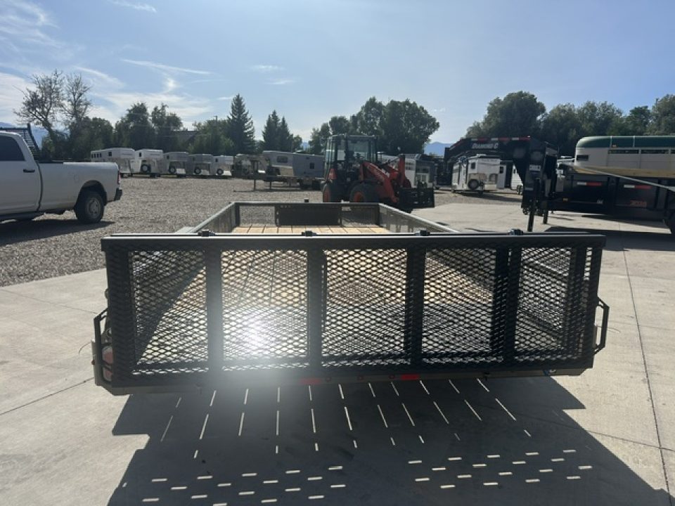 New 2027 Diamond C 16' GTU Flatbed